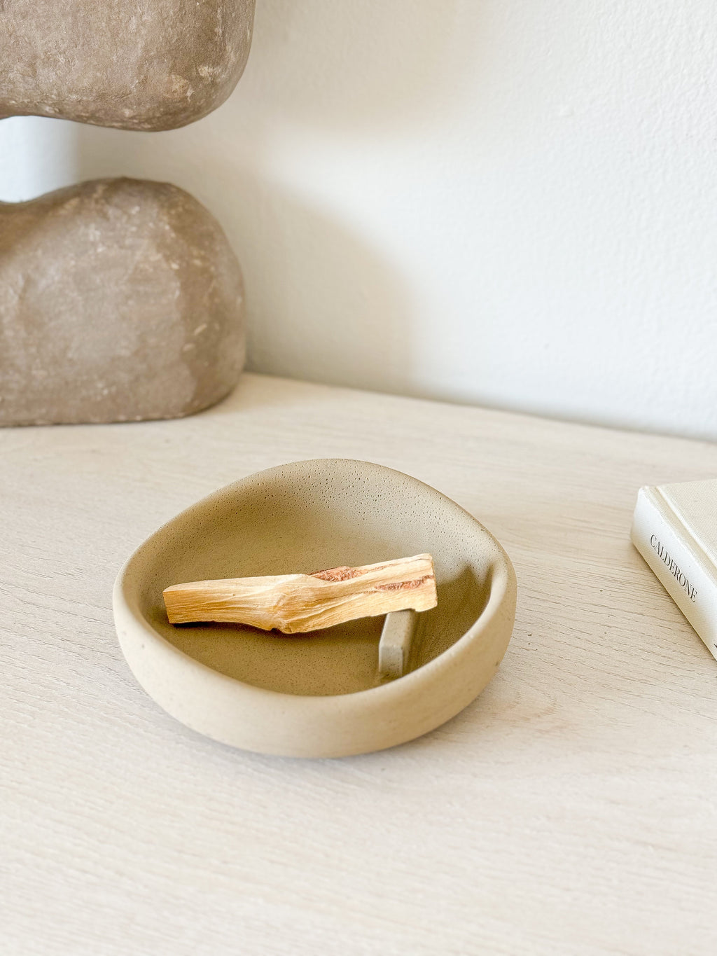 Mia Palo Santo Sage Holder - Sleek Concrete Incense Burner | Sunday Nomad