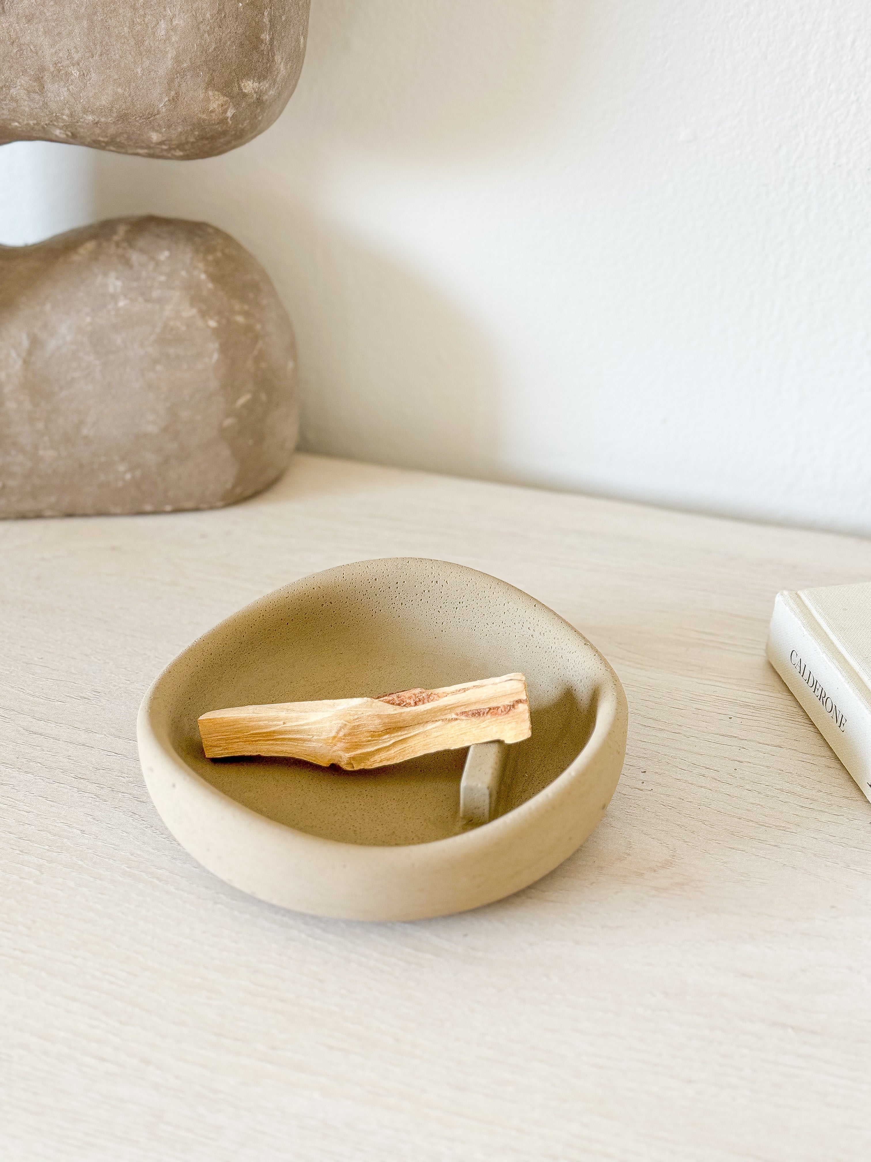 Mia Palo Santo Sage Holder - Sleek Concrete Incense Burner | Sunday Nomad