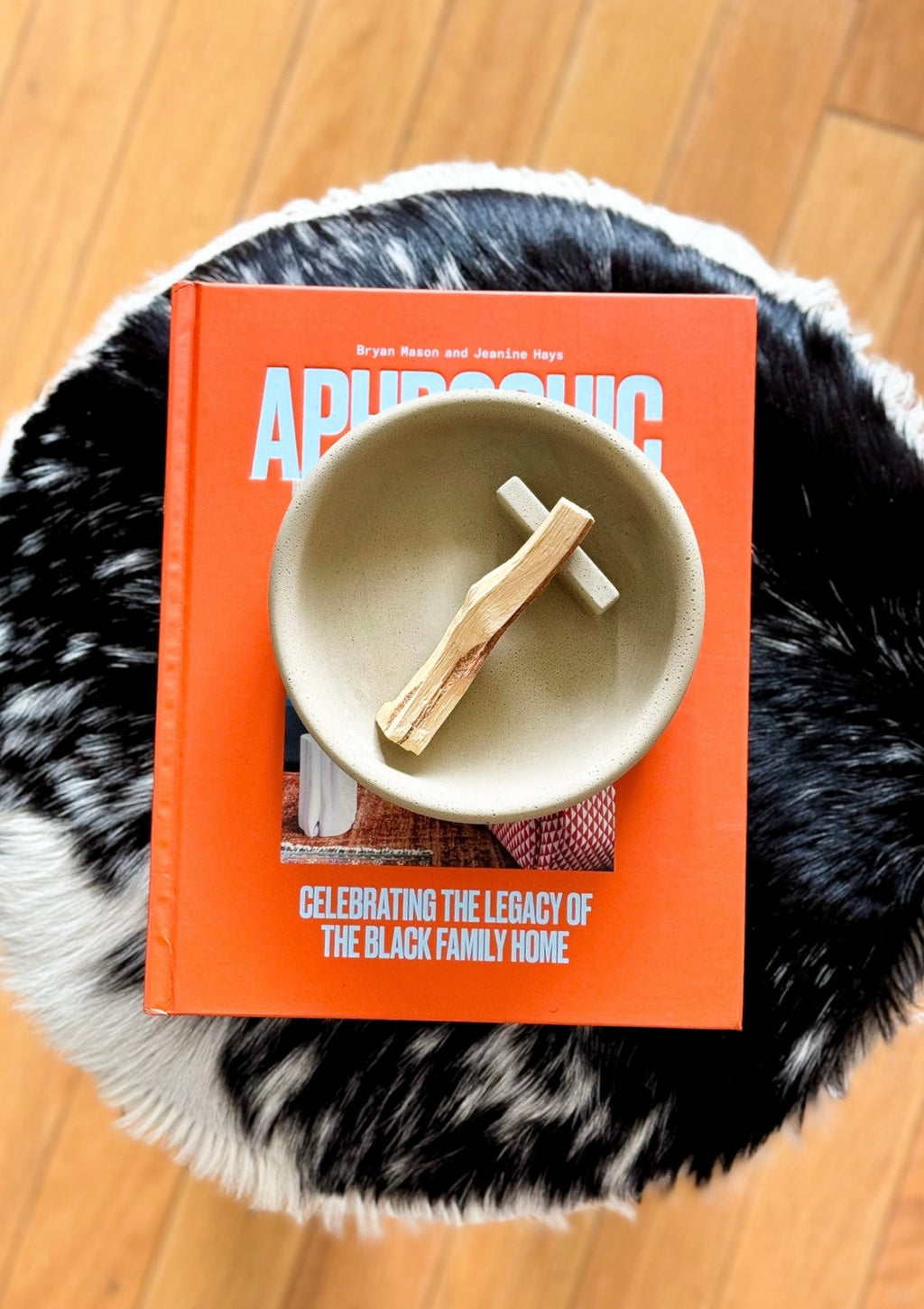 Mia Palo Santo Sage Holder - Sleek Concrete Incense Burner | Sunday Nomad