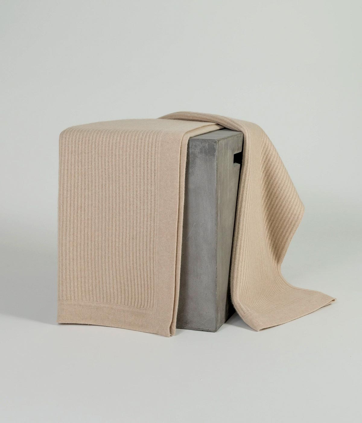 Fisherman's Knit Cashmere Throw Beige | Heirloom Boulevard