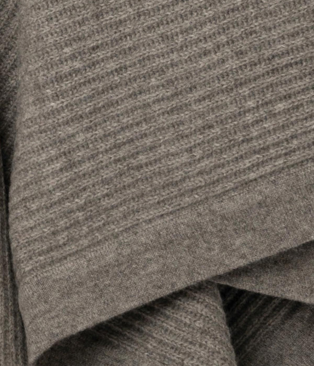 Platinum Yak Down Fisherman's Knit Throw | Heirloom Boulevard
