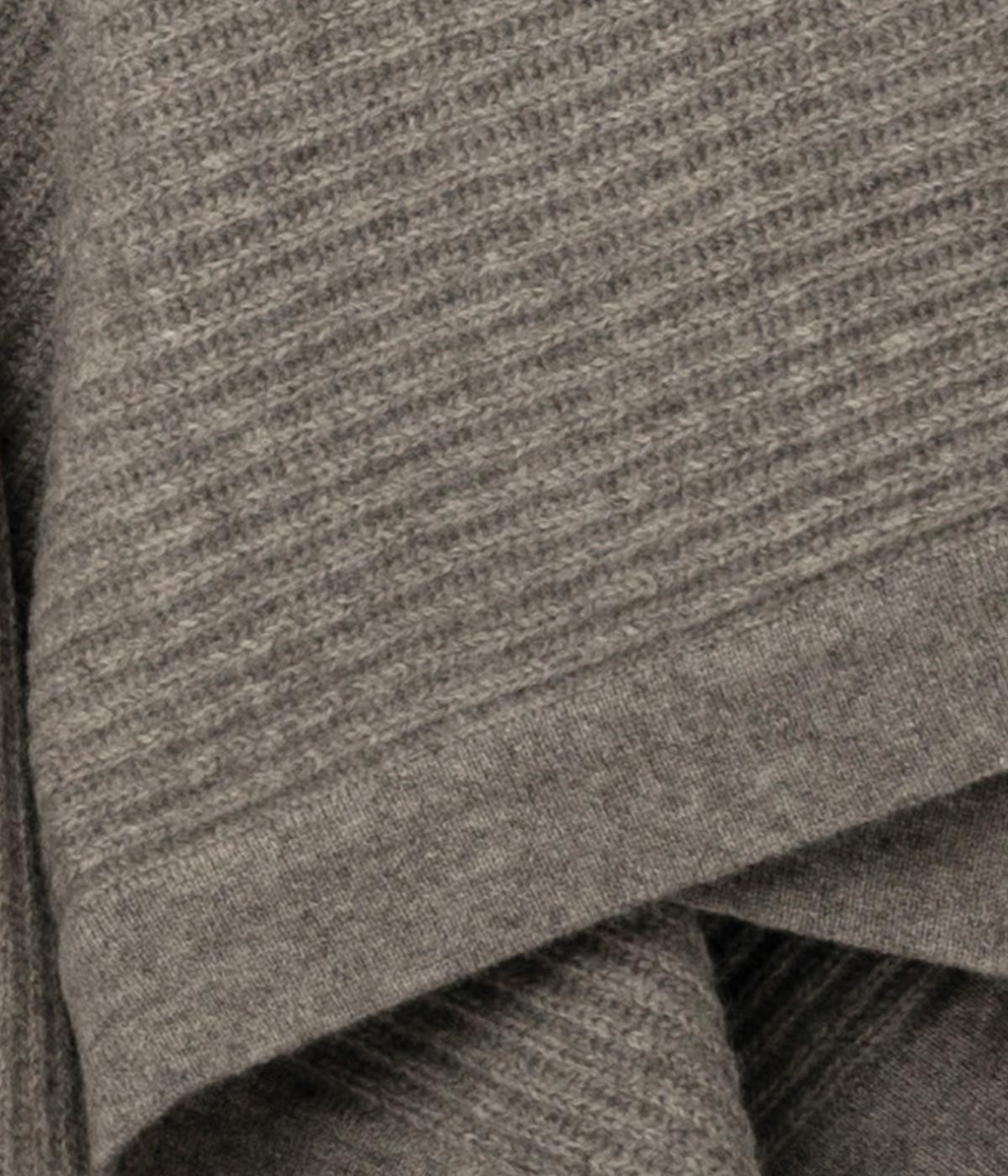 Platinum Yak Down Fisherman's Knit Throw | Heirloom Boulevard
