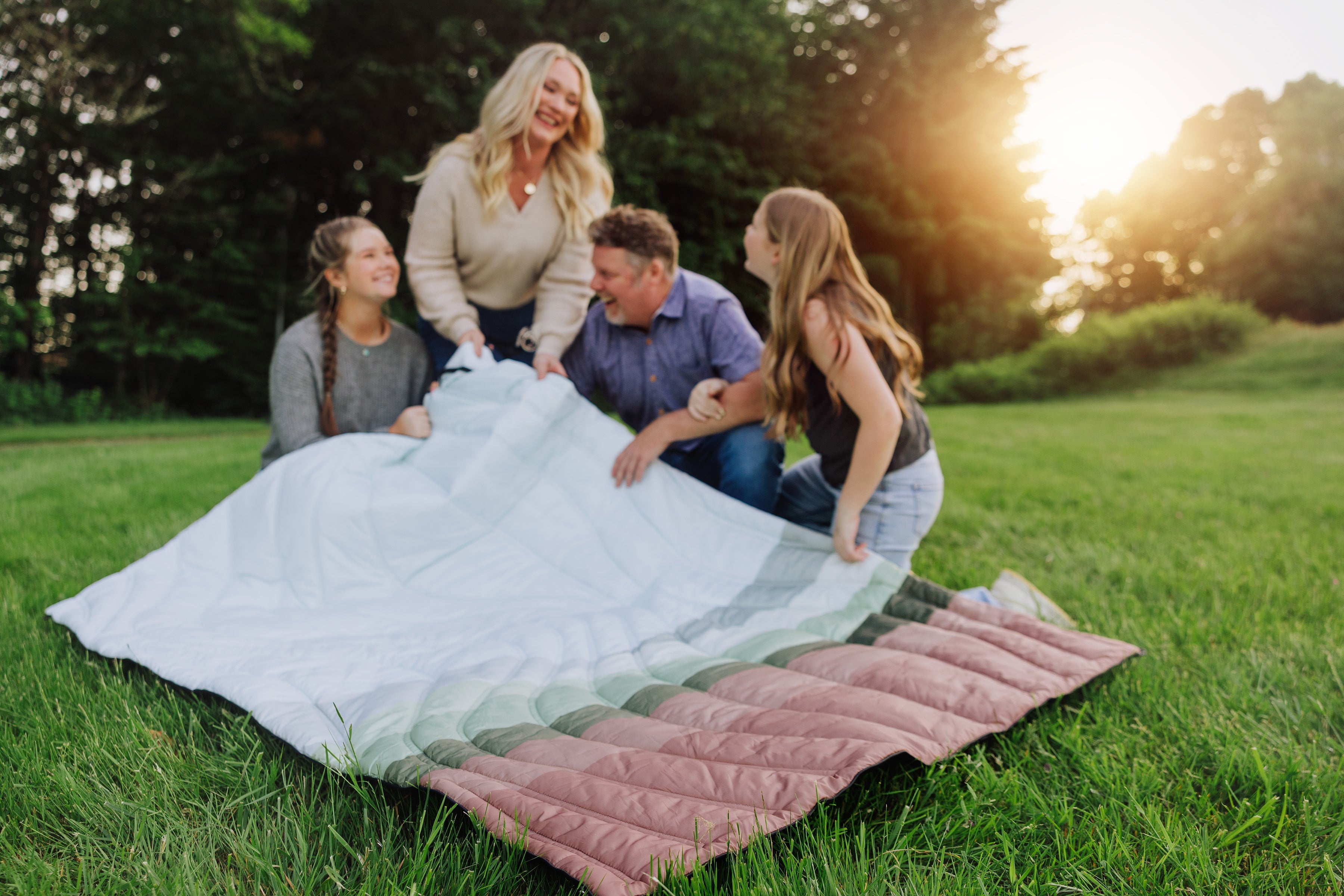 Oniva Aura Outdoor Puffer Blanket | Heirloom Boulevard