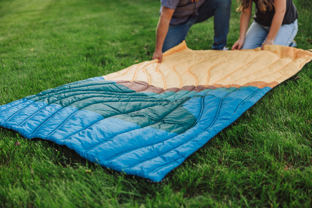 Oniva Aura Outdoor Puffer Blanket | Heirloom Boulevard