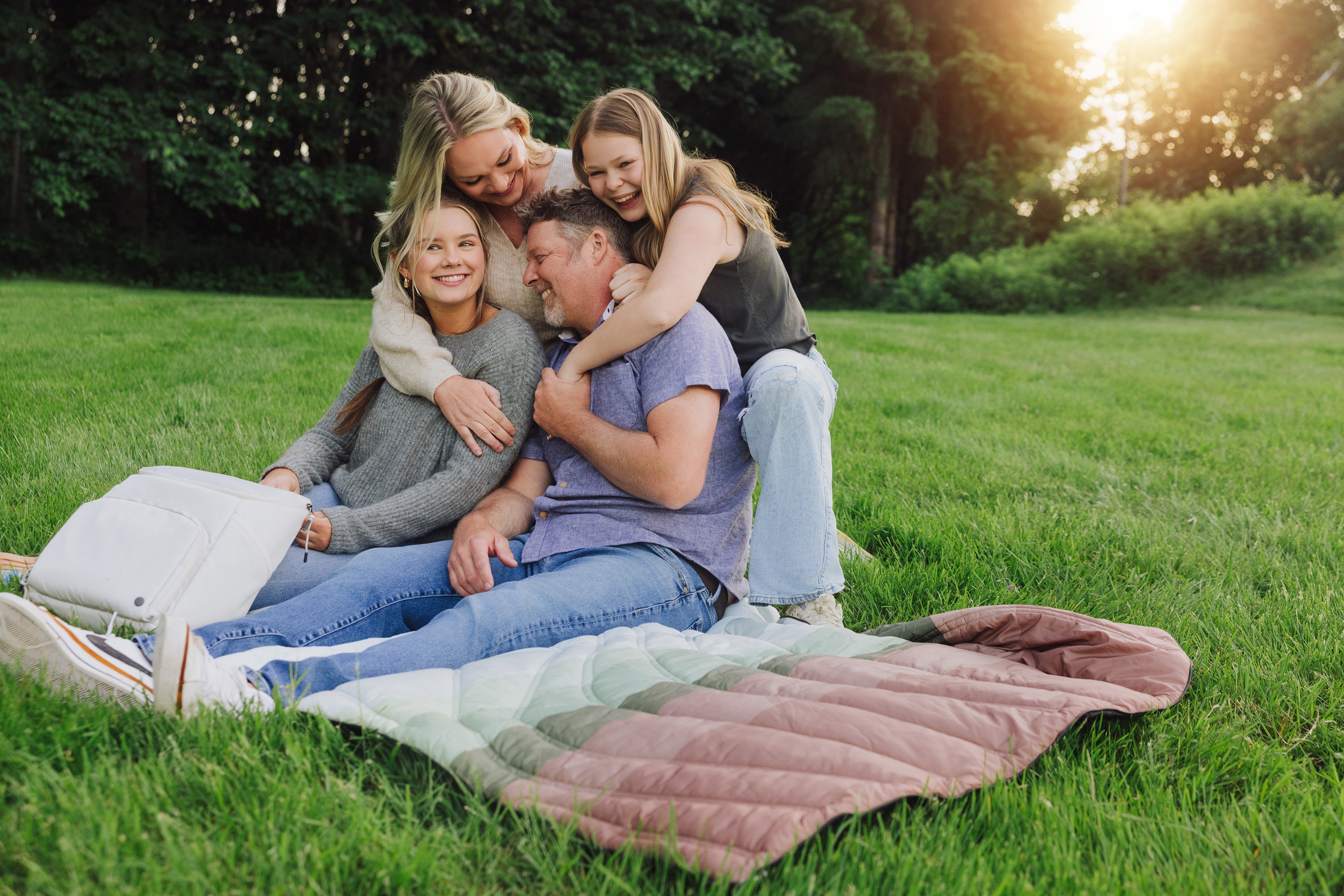 Oniva Aura Outdoor Puffer Blanket | Heirloom Boulevard