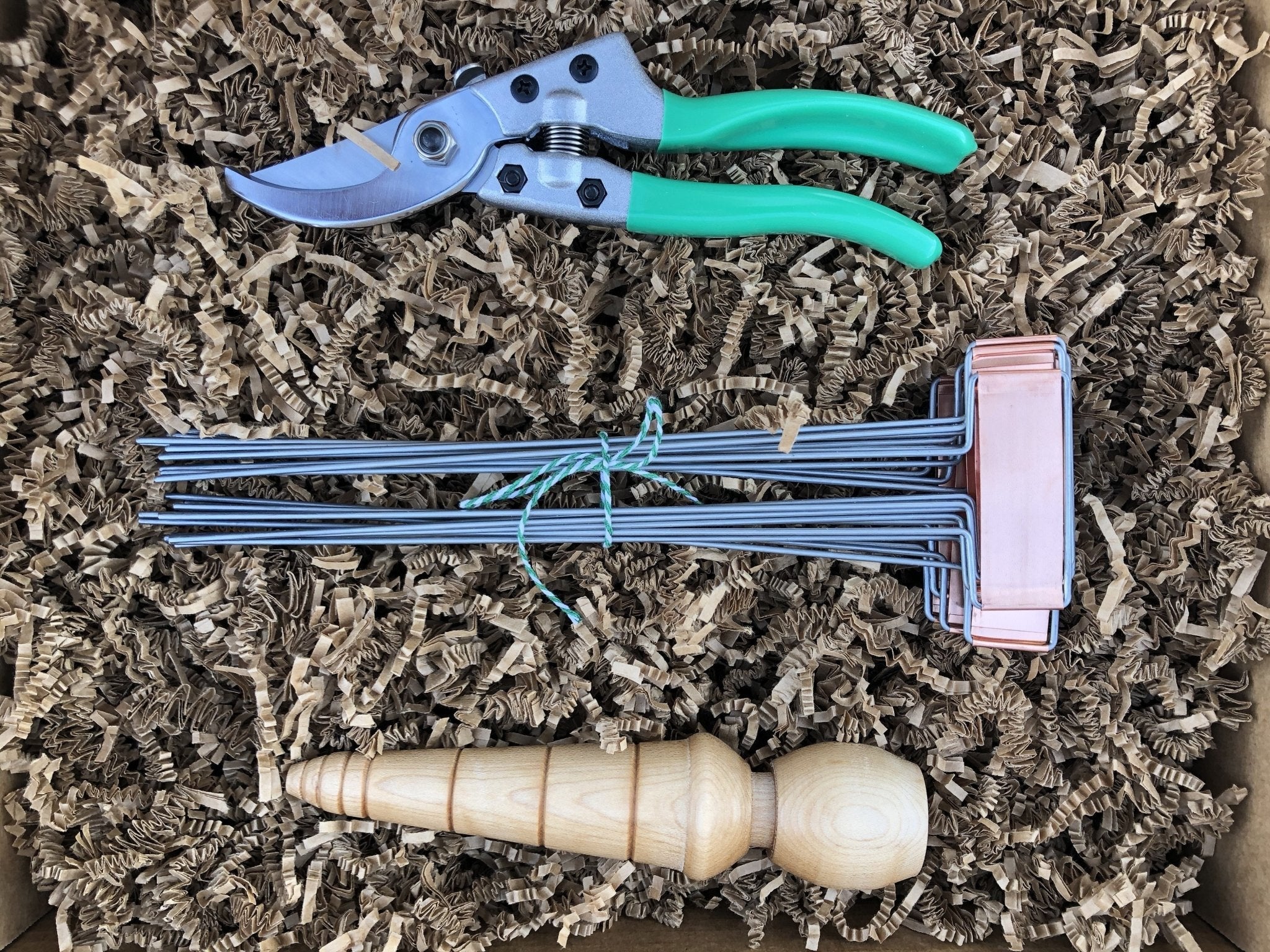 Garden Gift Box - Garden Tool Set (Pruners, Copper Markers and Dibbler (Seed Planter) 3 Tool Kit | Heirloom Boulevard