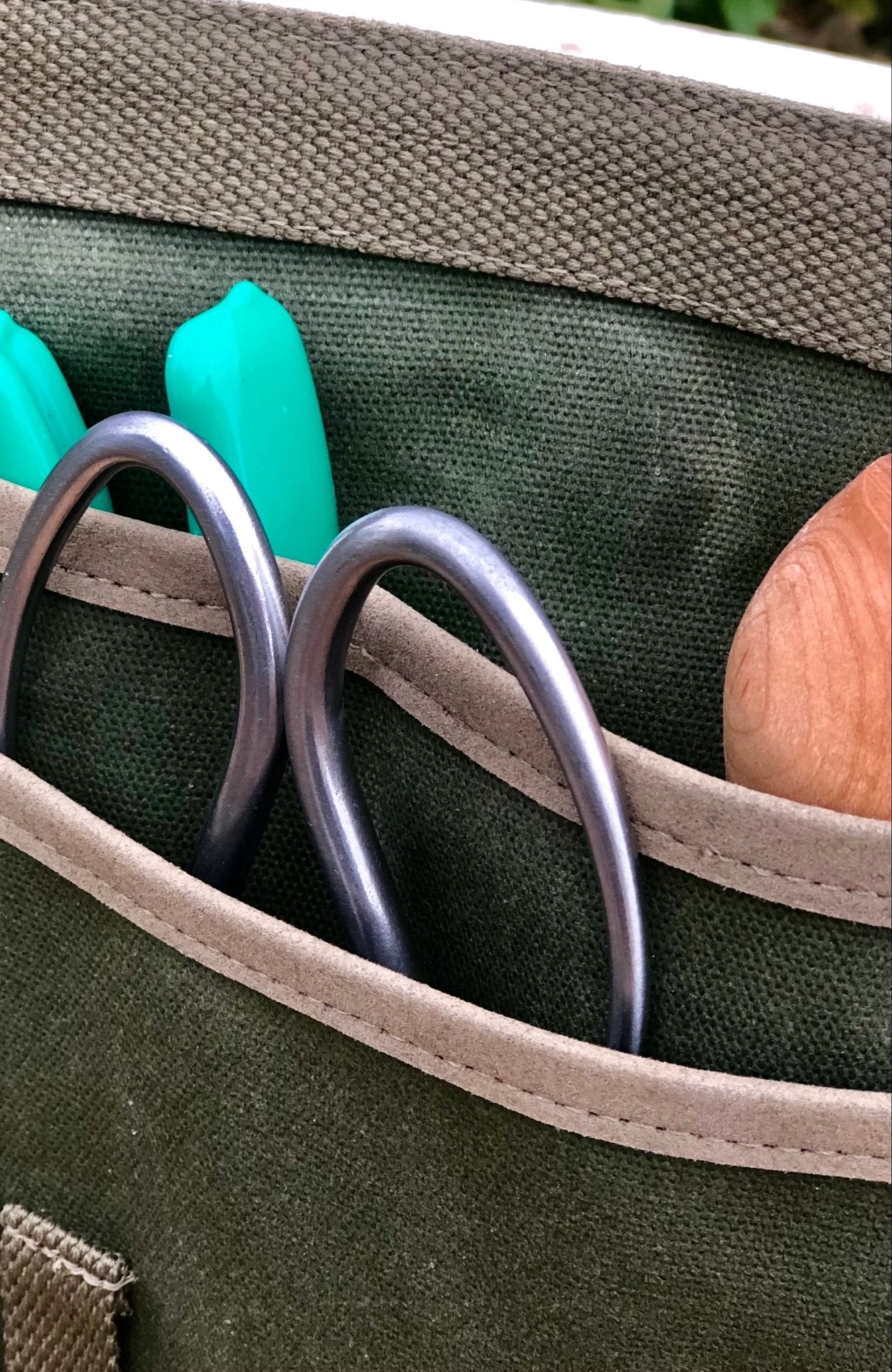 Garden Tool Belt - Waxed Canvas for Gardening | Heirloom Boulevard
