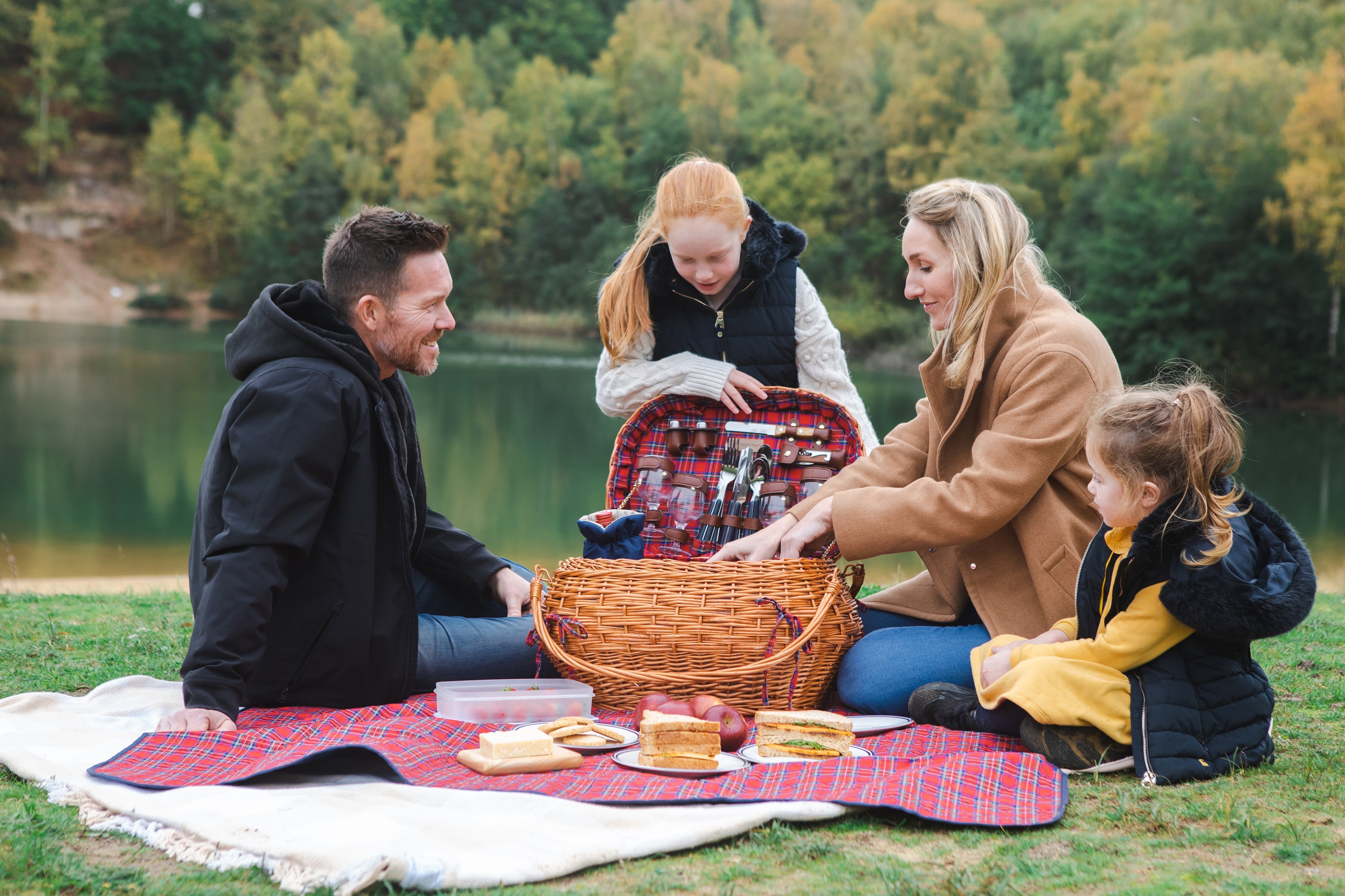 Picnic Time Highlander Picnic Basket | Heirloom Boulevard