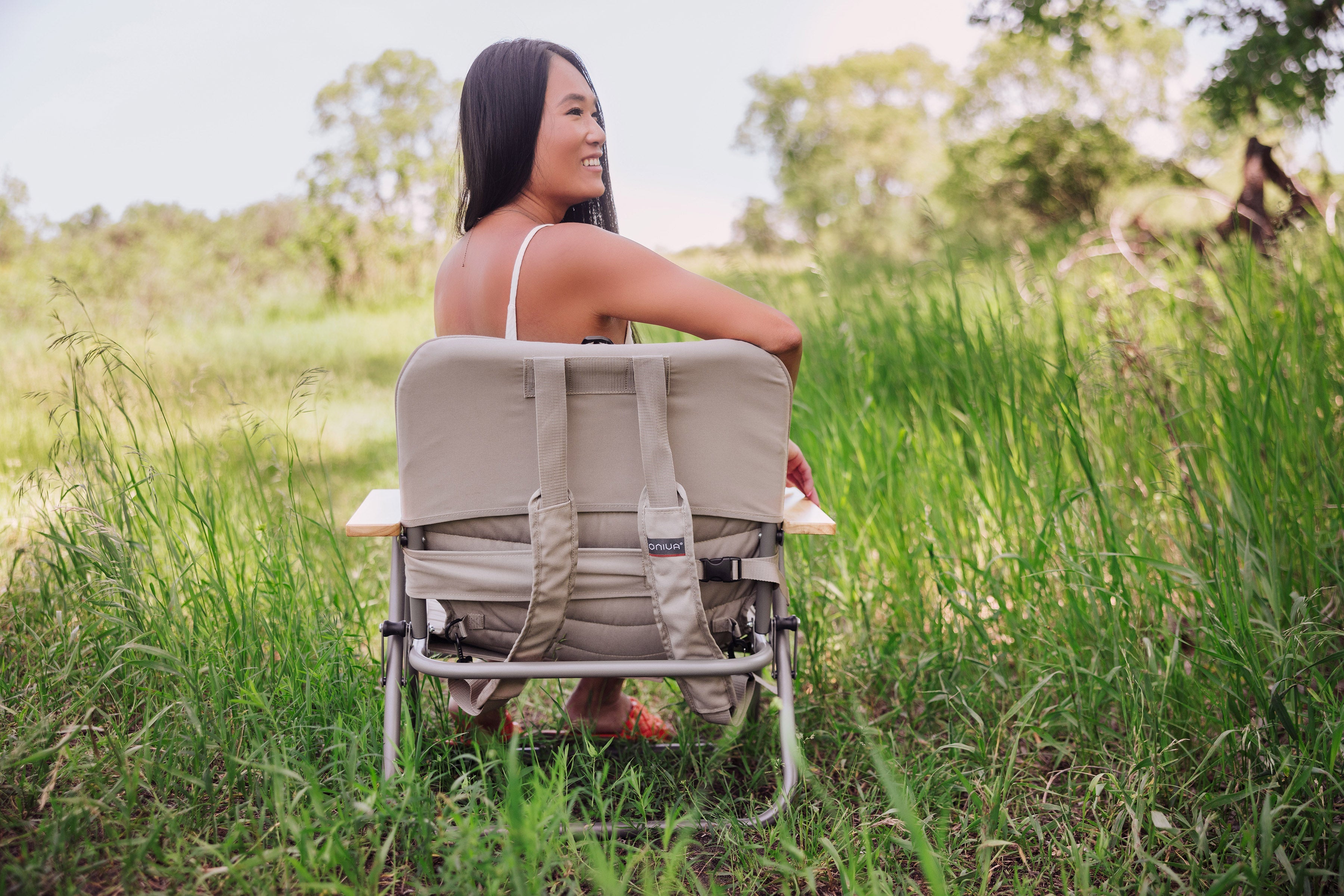 Oniva Descanso Padded Beach Chair | Heirloom Boulevard