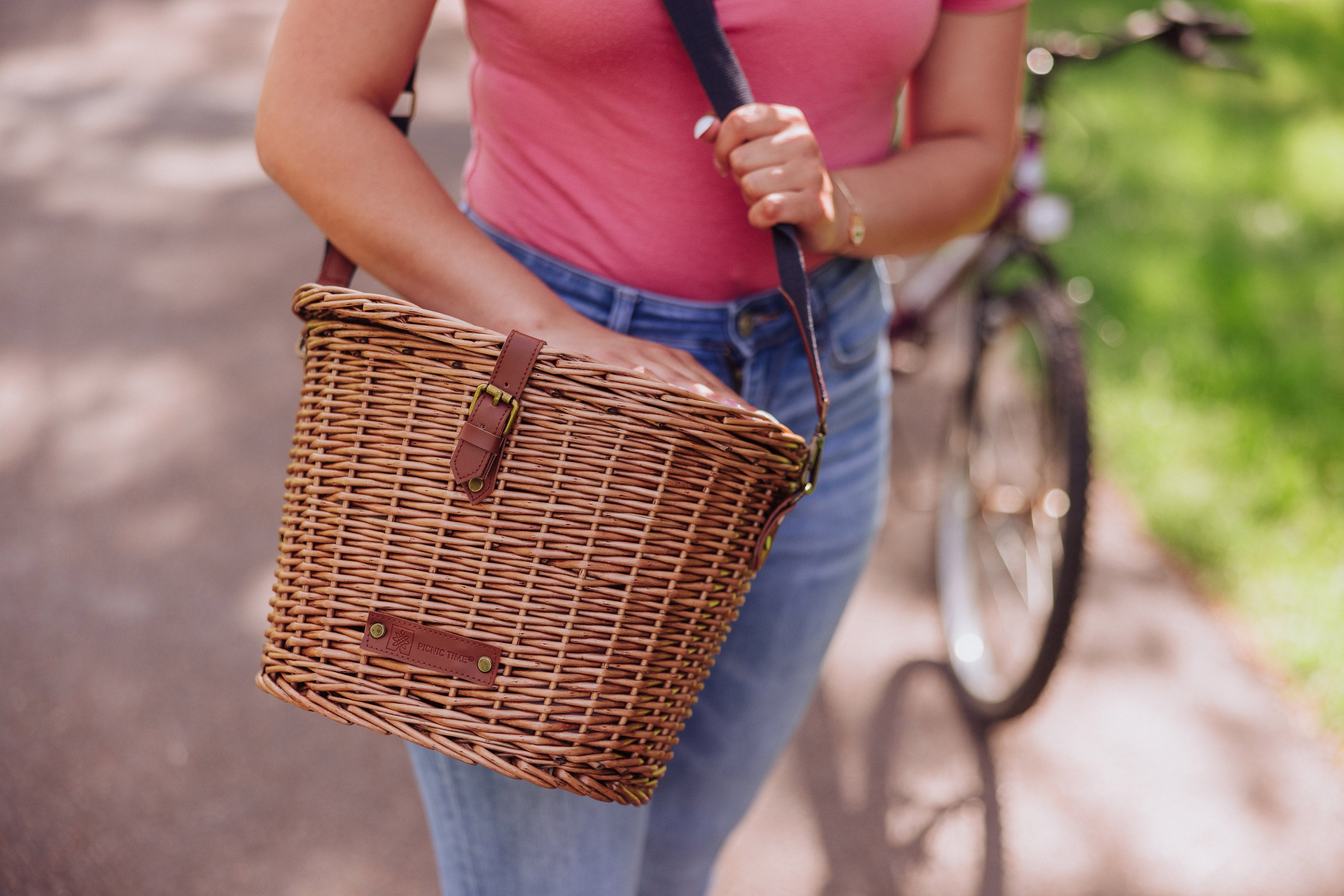 Picnic Time Cambridge Bicycle Basket | Heirloom Boulevard