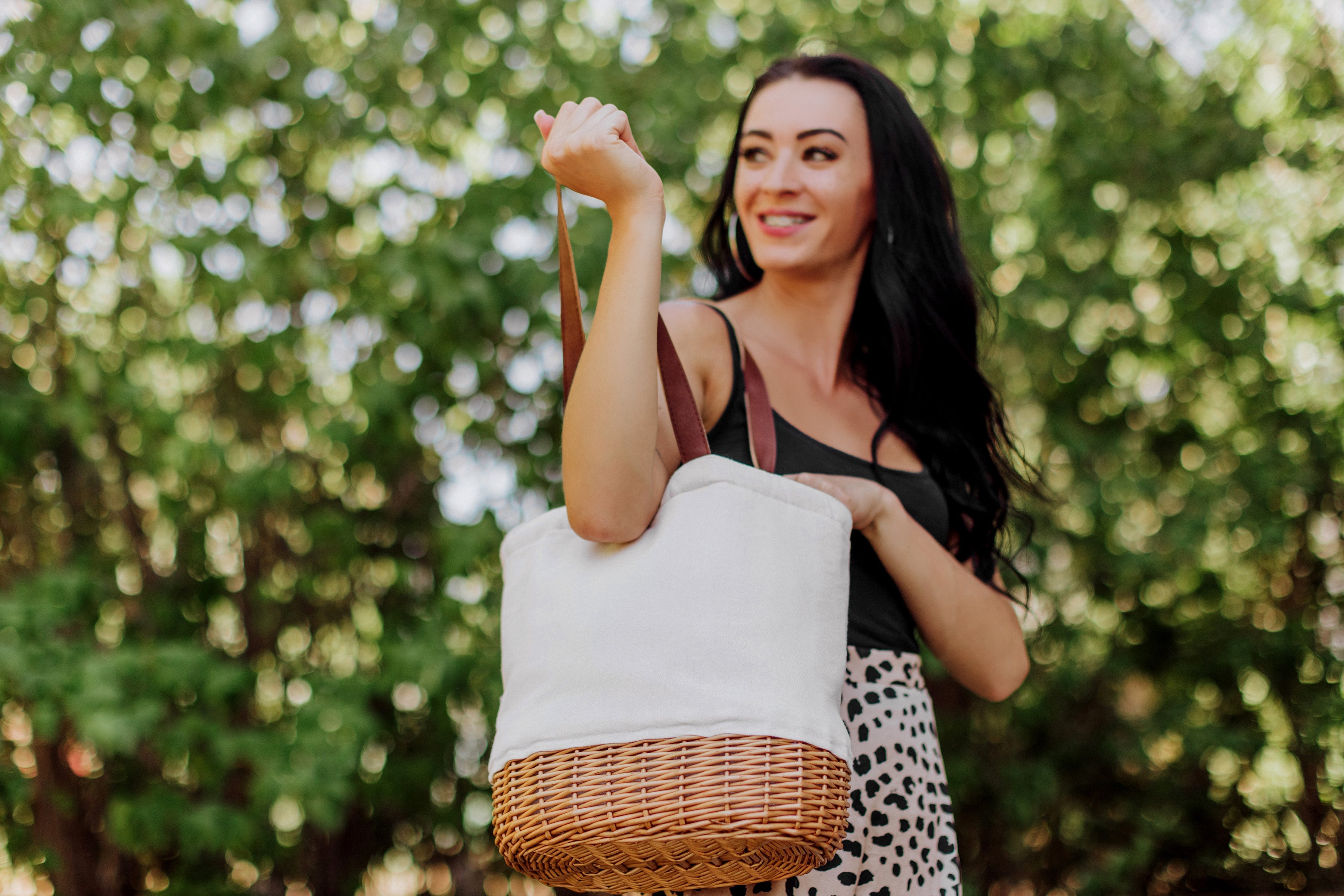 Picnic Time Pico Willow and Canvas Lunch Basket | Heirloom Boulevard
