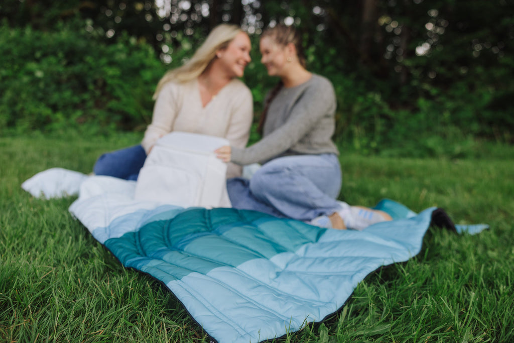 Oniva Aura Outdoor Puffer Blanket | Heirloom Boulevard
