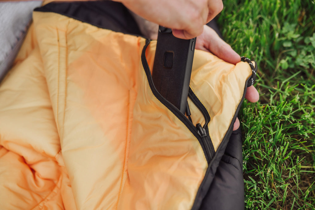 Oniva Aura Outdoor Puffer Blanket | Heirloom Boulevard