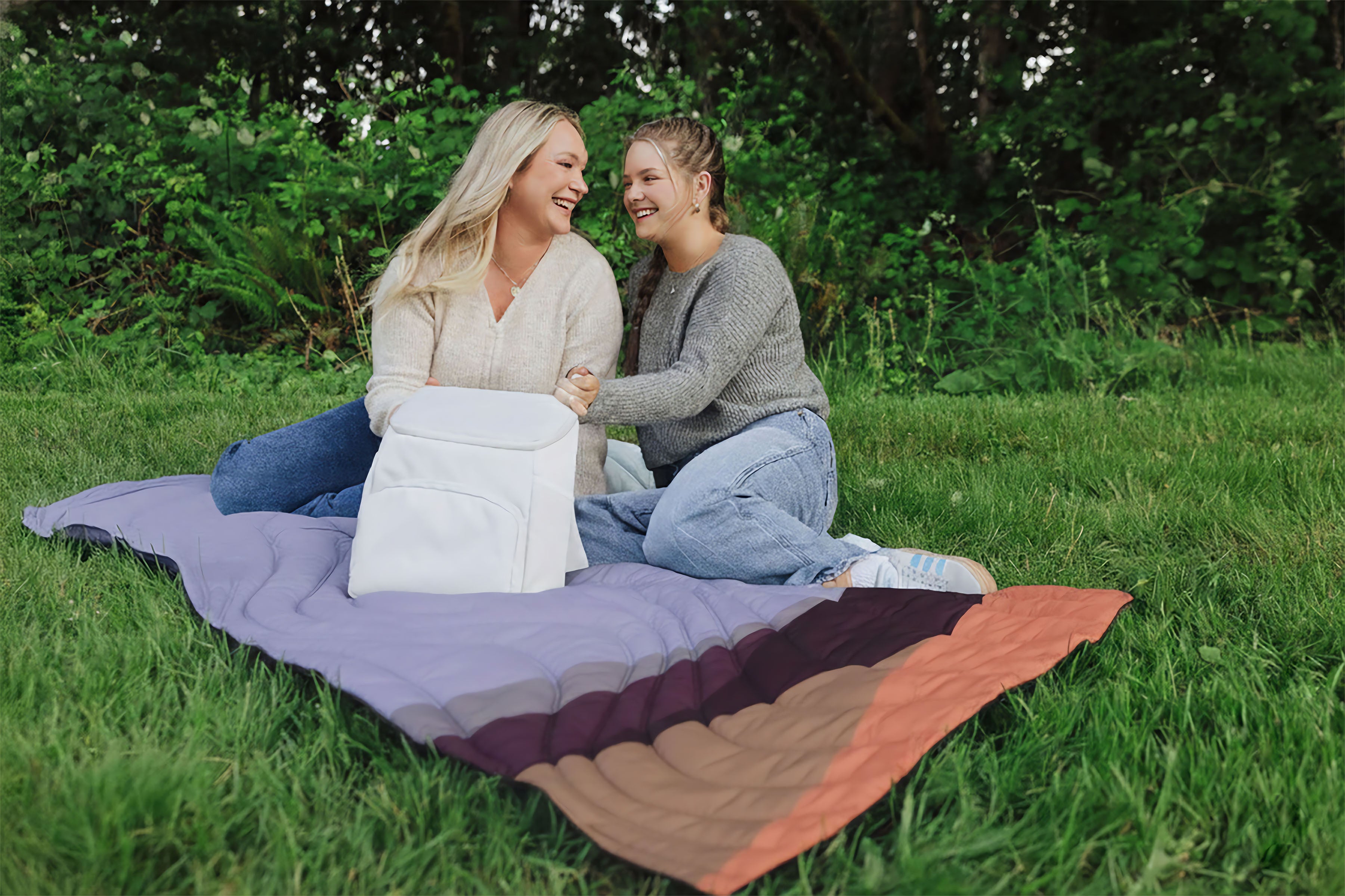 Oniva Aura Outdoor Puffer Blanket | Heirloom Boulevard